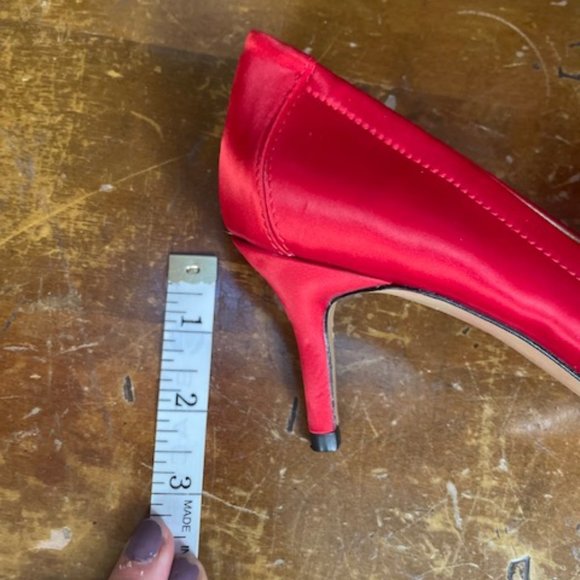 Vigotti Red Satin Pump -- Size 6 Narrow - Picture 10 of 11